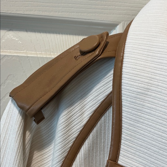 JLUXLABEL White and Tan Trench cropped Coat - Picture 4 of 5